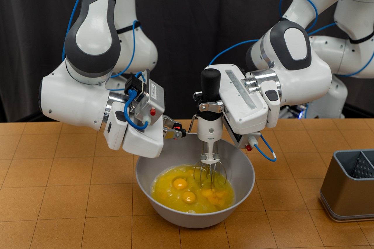 Robot beating eggs