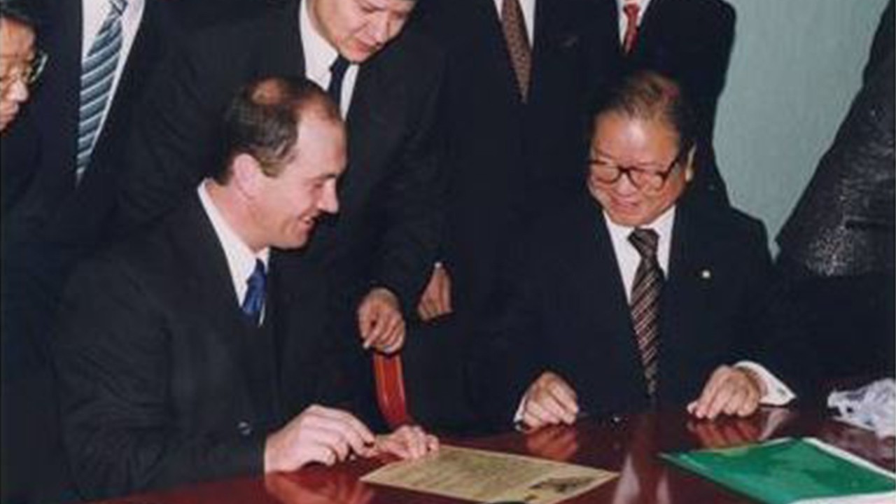 Signing contract papers