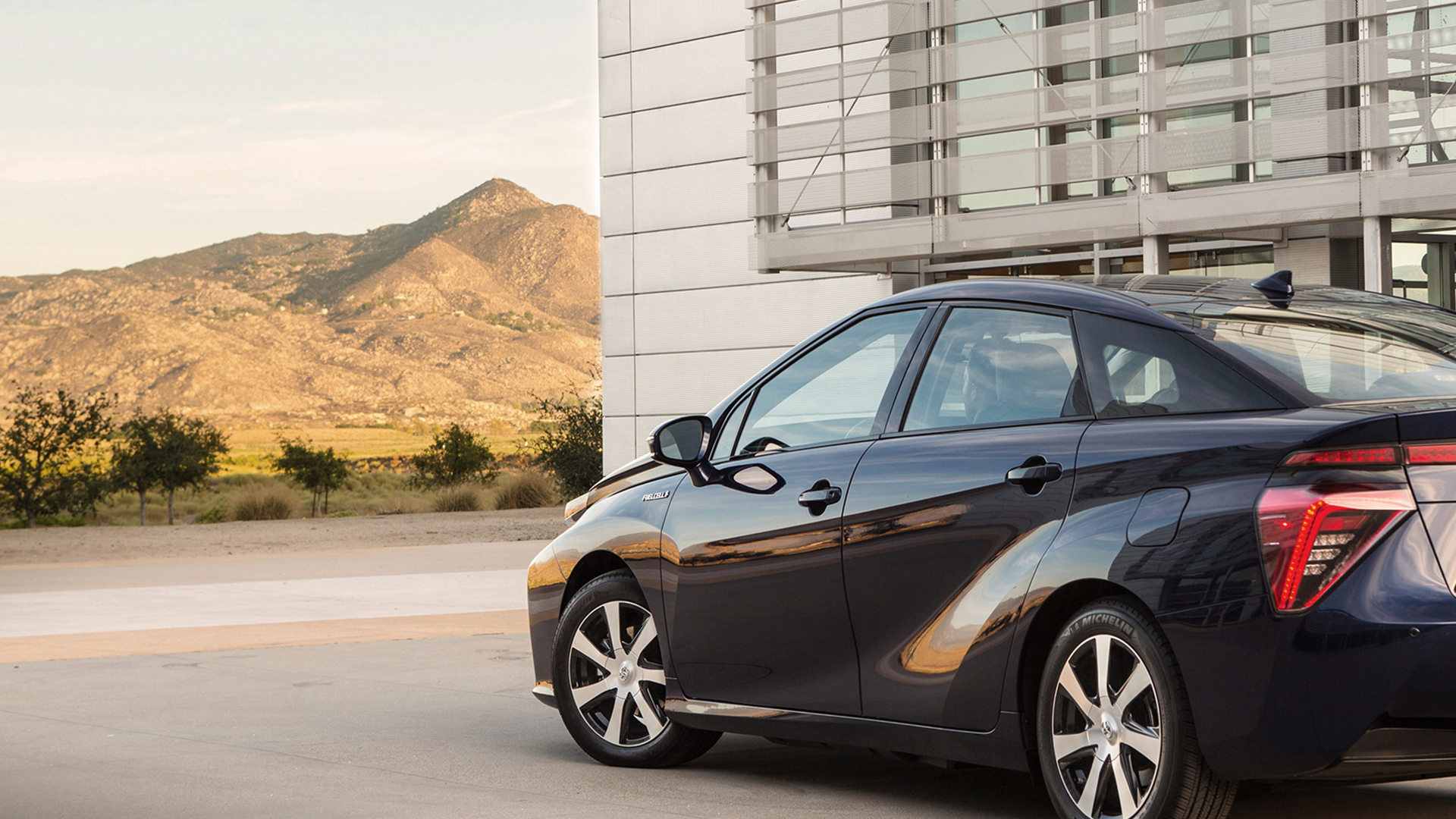 2015 Mirai fuel cell sedan