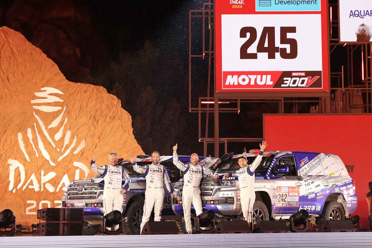 Land Cruiser Toyota Auto Body team