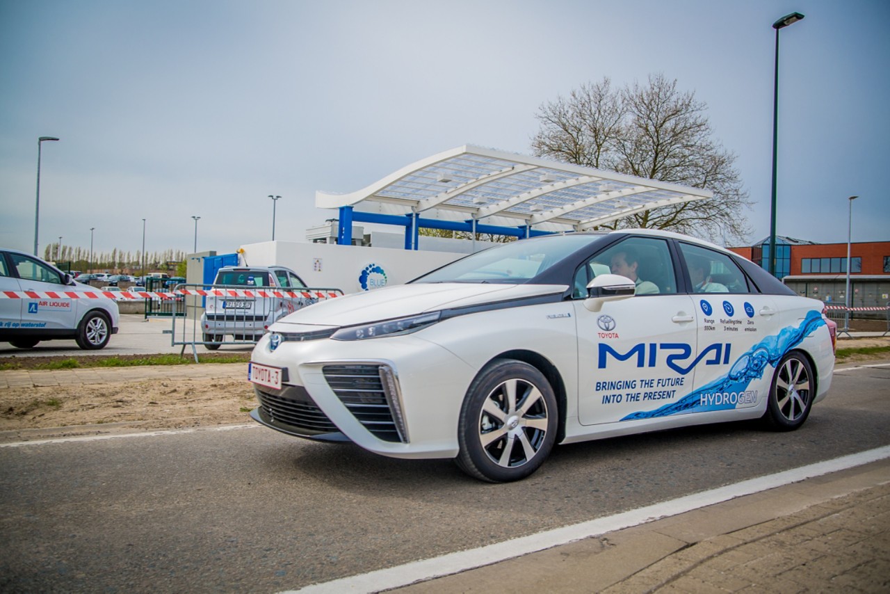 Mirai in front of charging station