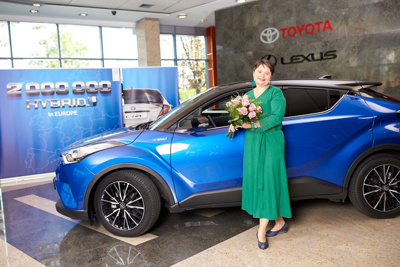 The 2 millionth Toyota hybrid in Europe goes to Poland