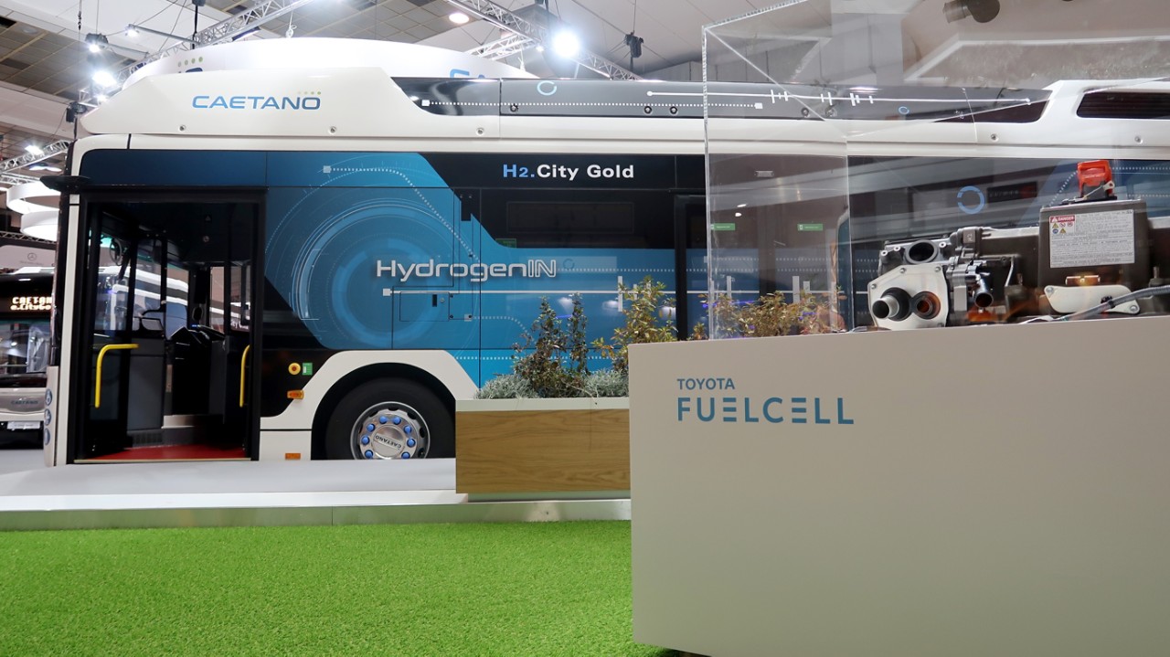 CaetanoBus launches first H2 bus with Toyota FC technology