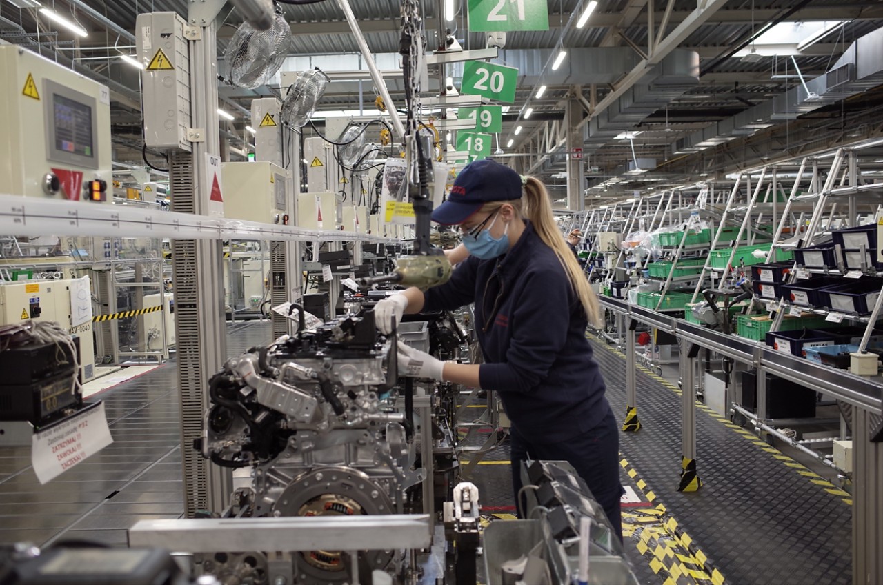 Toyota starts production of new 1.5L TNGA engine in Poland