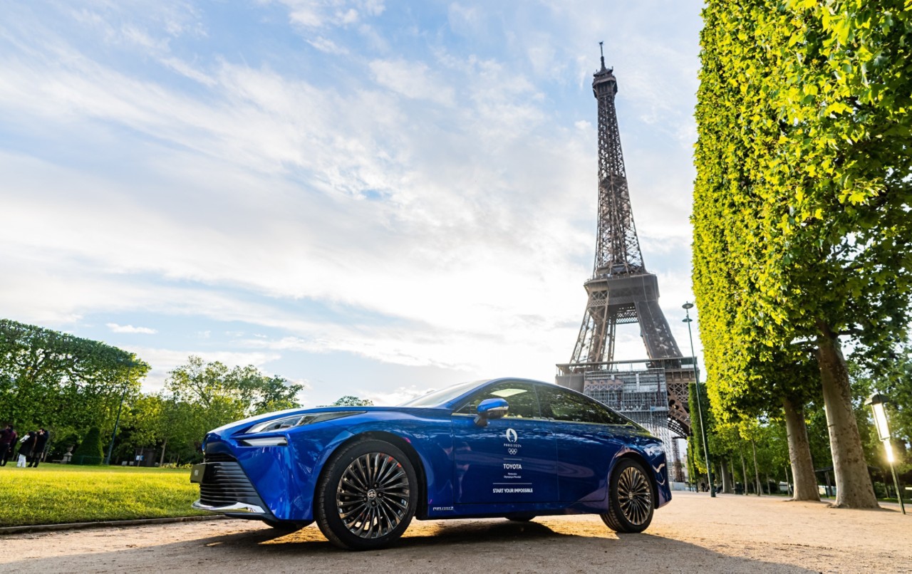 FC technology shines sustainable light on the Eiffel Tower