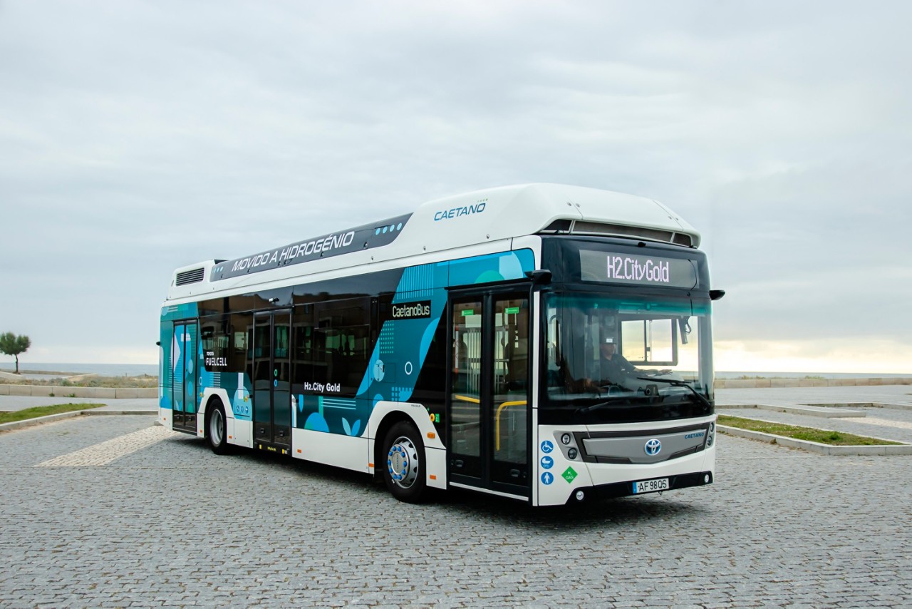 Toyota co-brands zero-emission buses with CaetanoBus