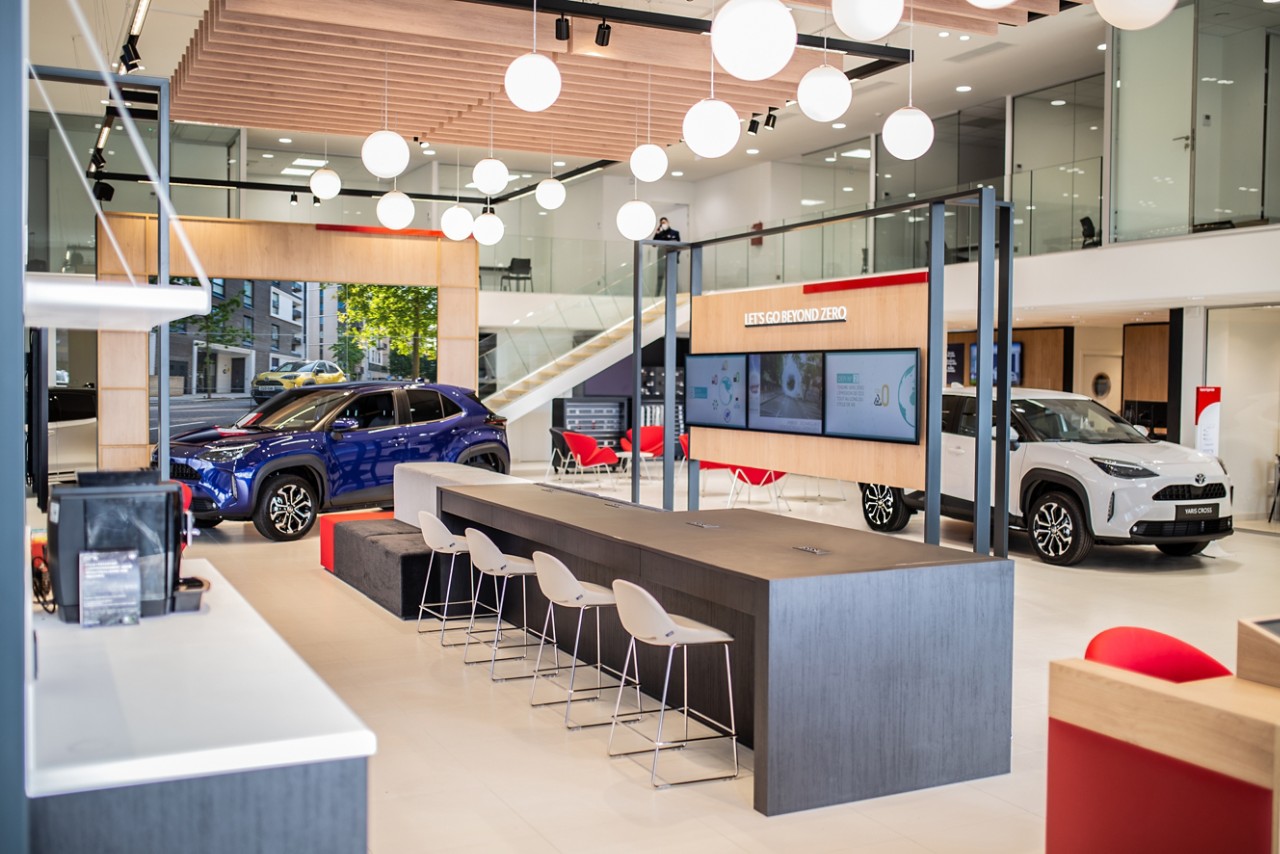 Personal advisor and digital tools provide an immersive experience for customers