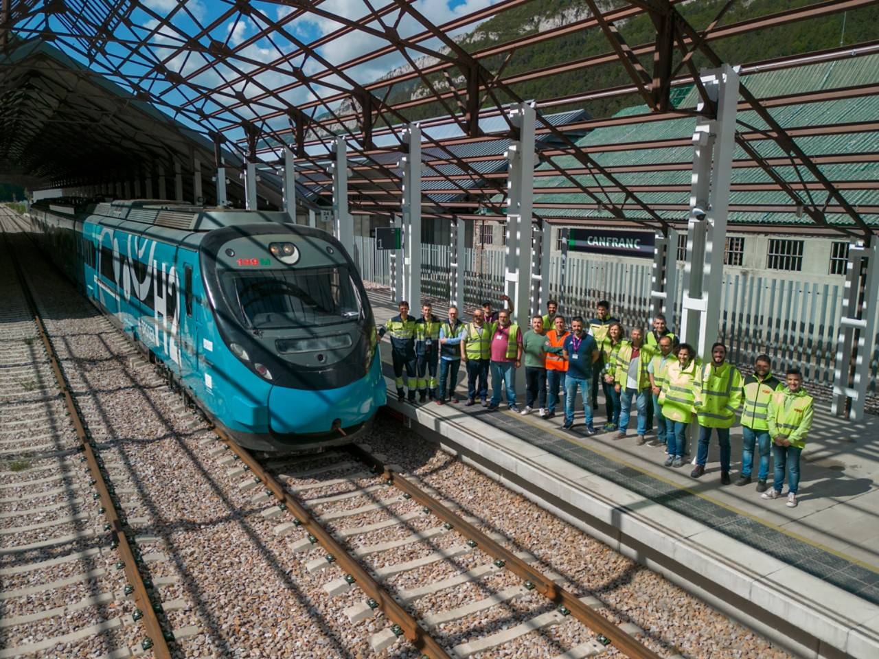 Bi-modal hydrogen train on track for further tests