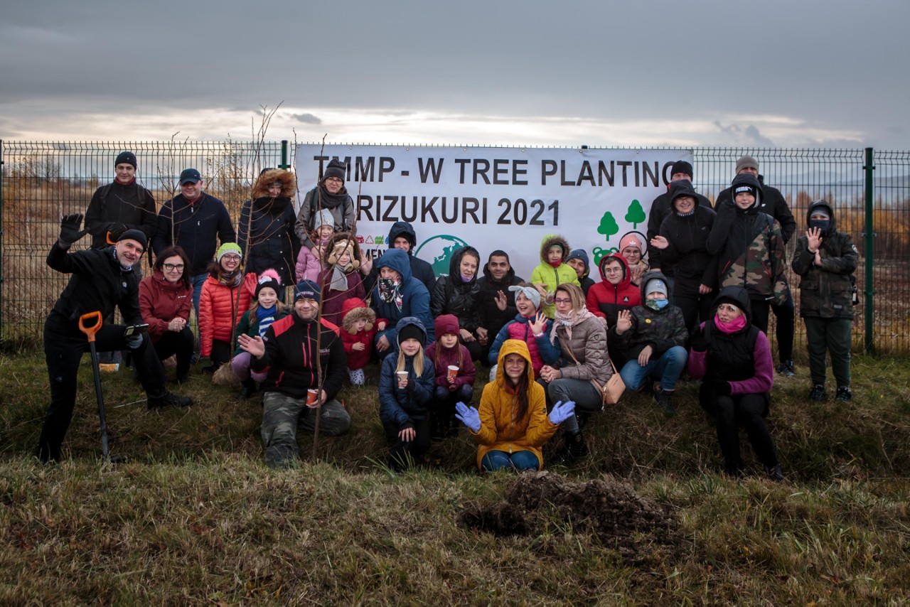 Toyota Motor Manufacturing Poland - Jelcych employees plant trees in 2021