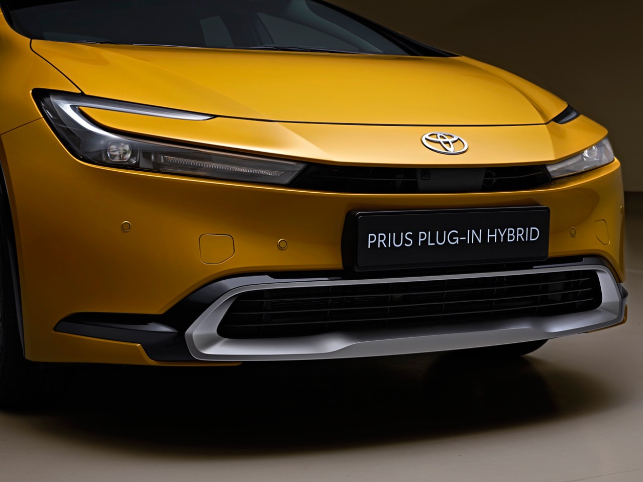 2022-priusplug-inhybrid10-2-1